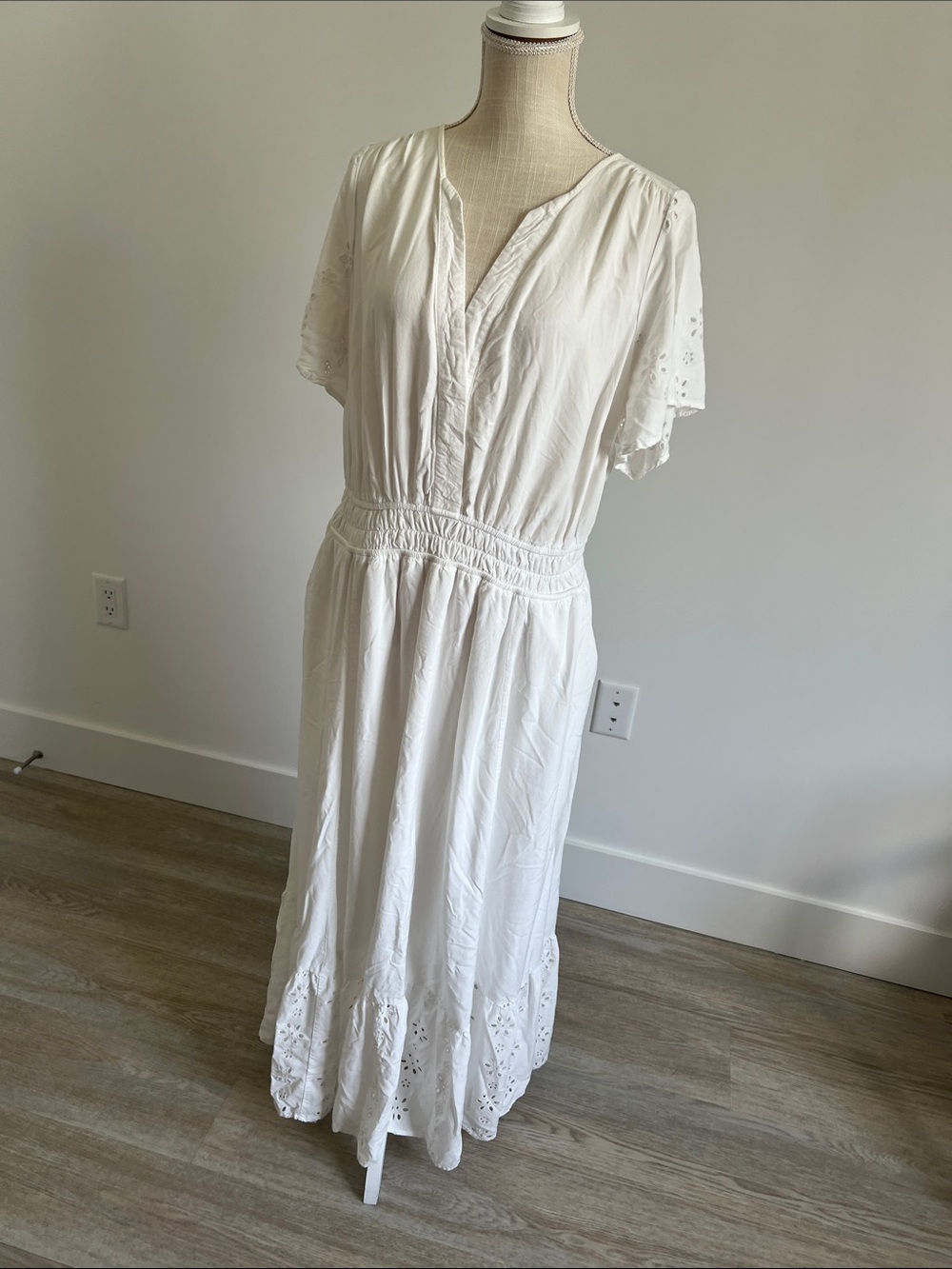 Romantic Torrid Size 1 White Long Dress - Picture 3 of 10